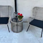 Comfort In Lone Only 20 Minutes Away From The Heart Of The City! Apartament *