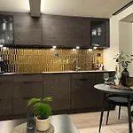 Comfort In Lone Only 20 Minutes Away From The Heart Of The City!