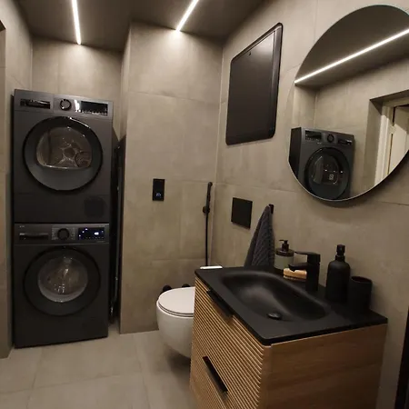 Comfort In Lone Only 20 Minutes Away From The Heart Of The City! Апартаменты