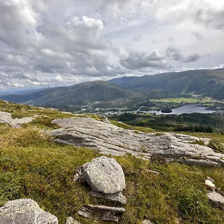 Comfort In Lone Only 20 Minutes Away From The Heart Of The City! Lägenhet *