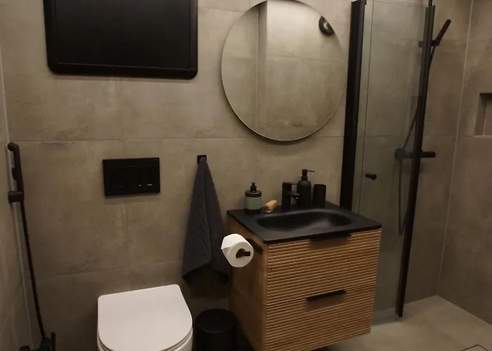 Comfort In Lone Only 20 Minutes Away From The Heart Of The City! Apartment