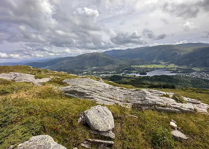 Comfort In Lone Only 20 Minutes Away From The Heart Of The City! Apartment *